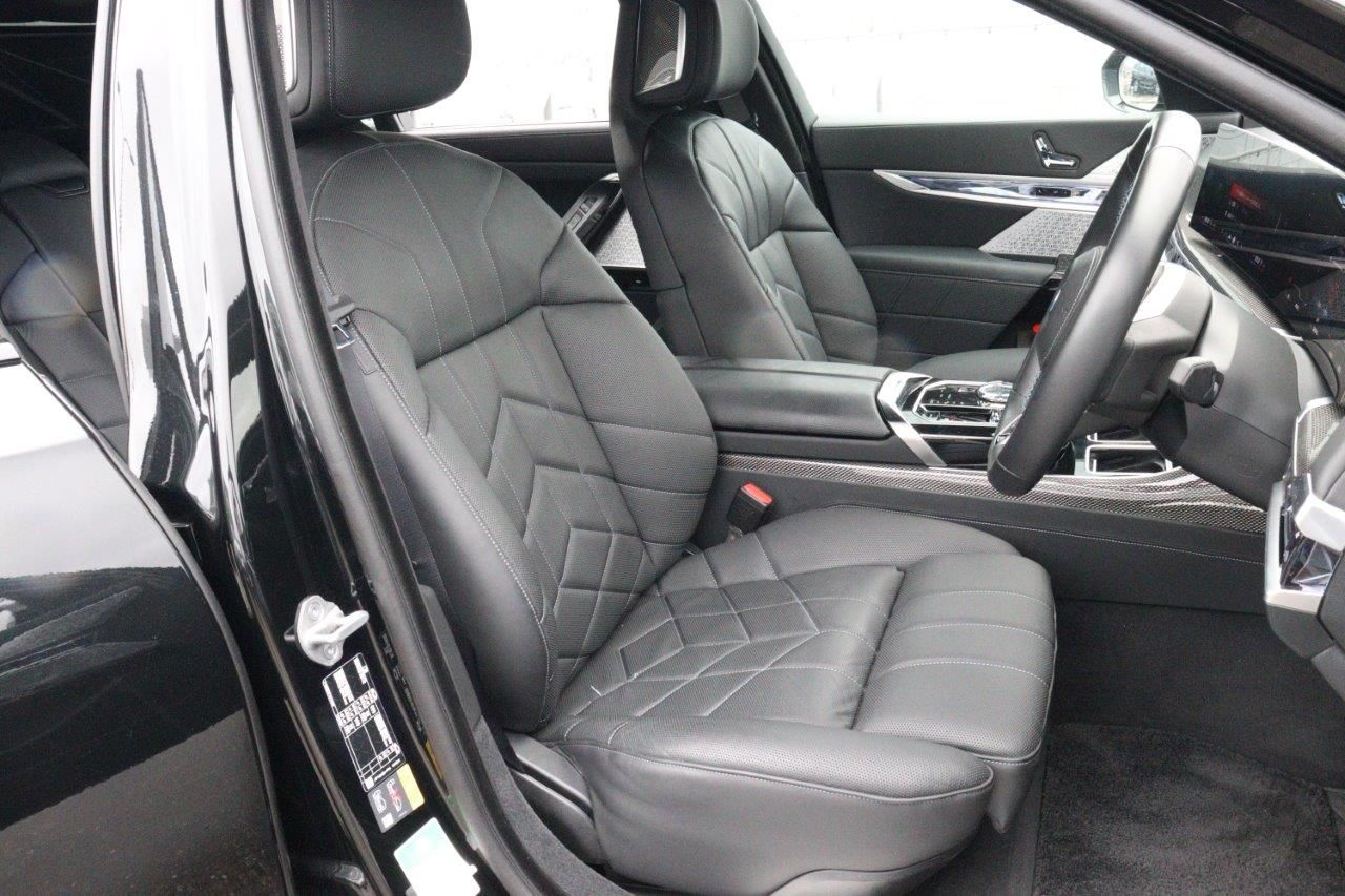BMW i7 M70 xDrive Sedan RHD