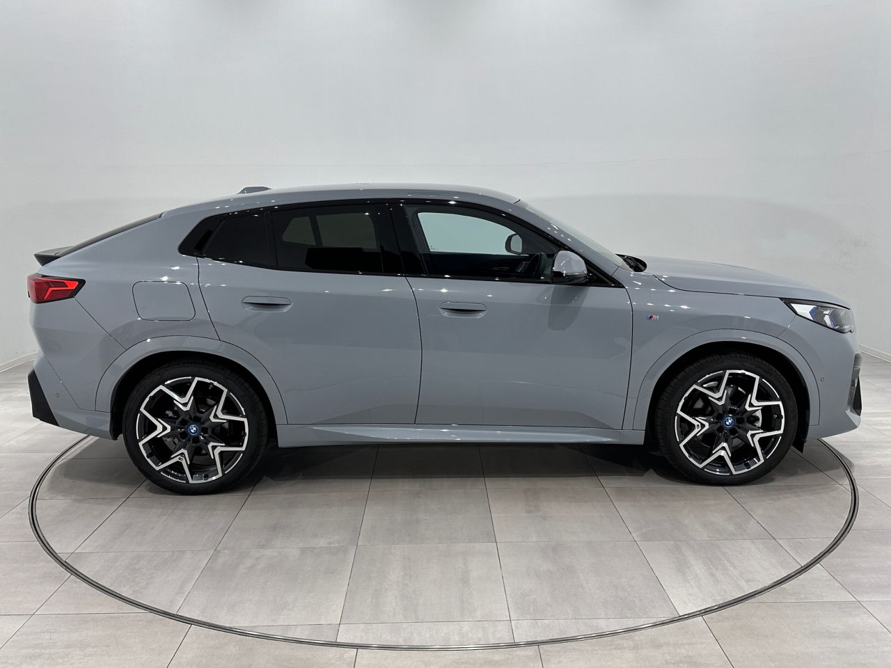iX2 xDrive30 MSP