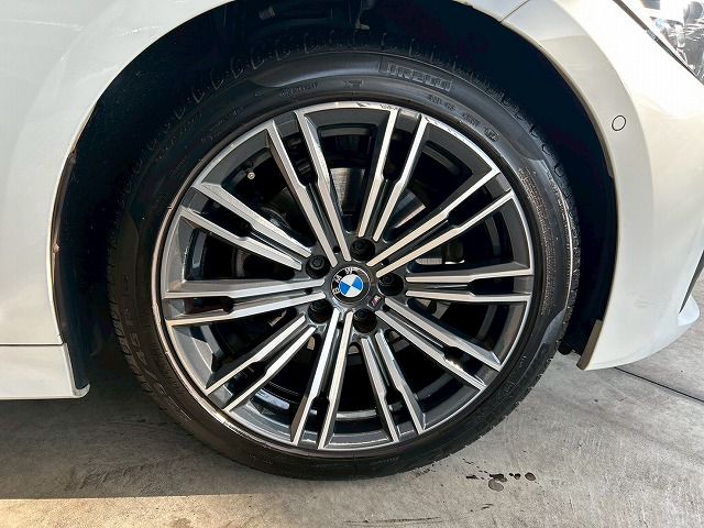 G20 320d xDrive RHD Saloon