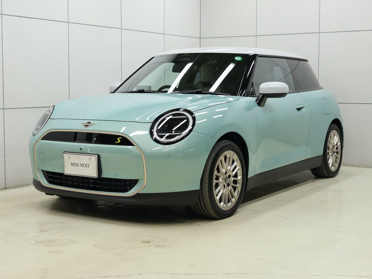 THE NEW ALL-ELECTRIC MINI COOPER SE