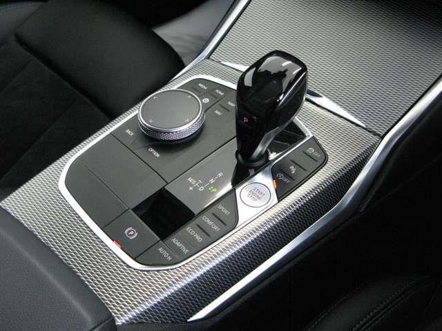 G20 320d xDrive RHD Saloon