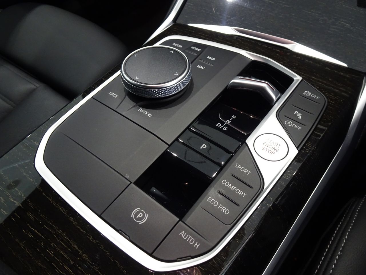 320d xDrive Berline RHD