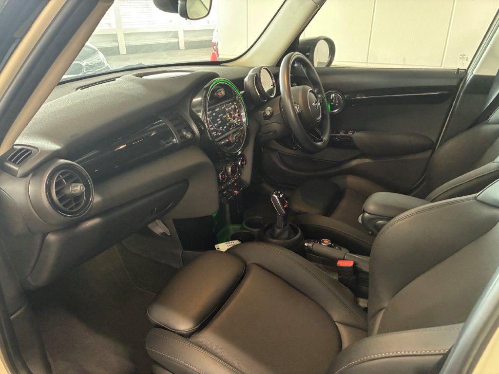 MINI F55 Cooper D 5dr Hatch LCI