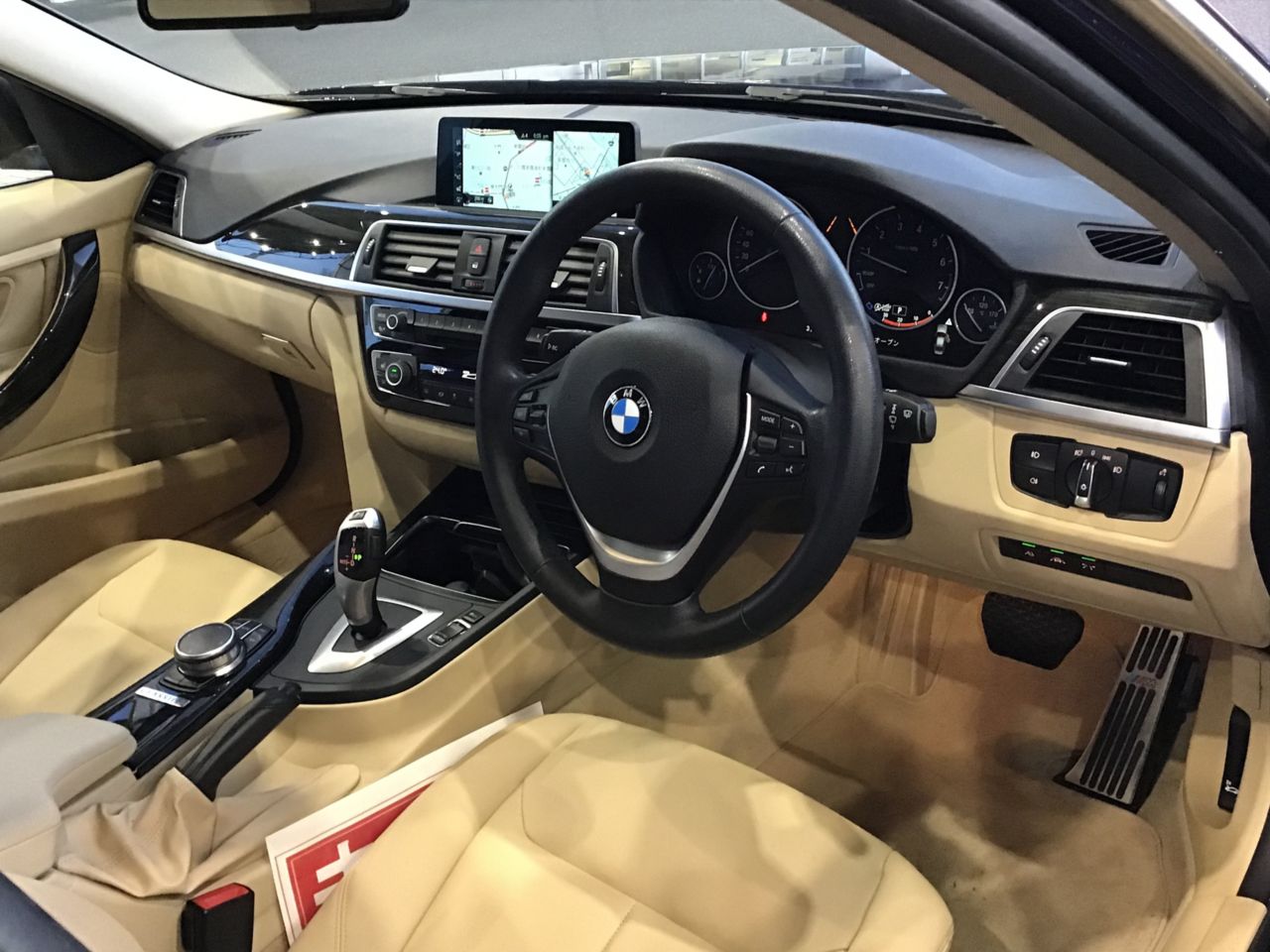 318I SEDAN RHD