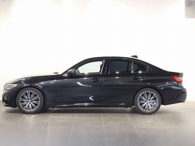 320i Sedan RHD