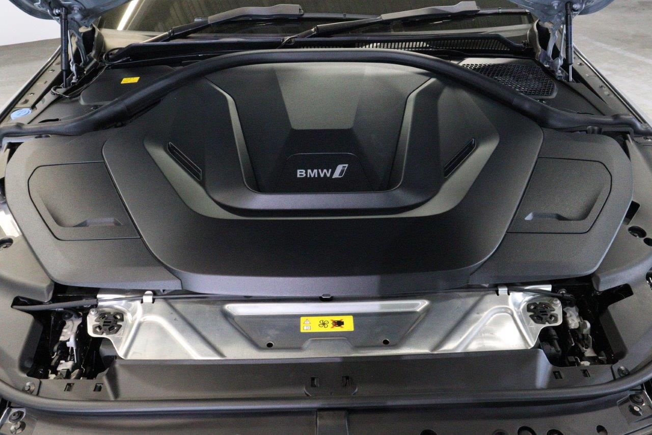 G26 i4 eDrive40 RHD
