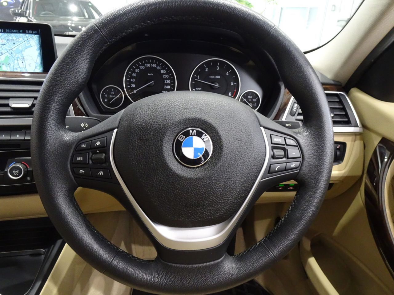 320D SEDAN RHD