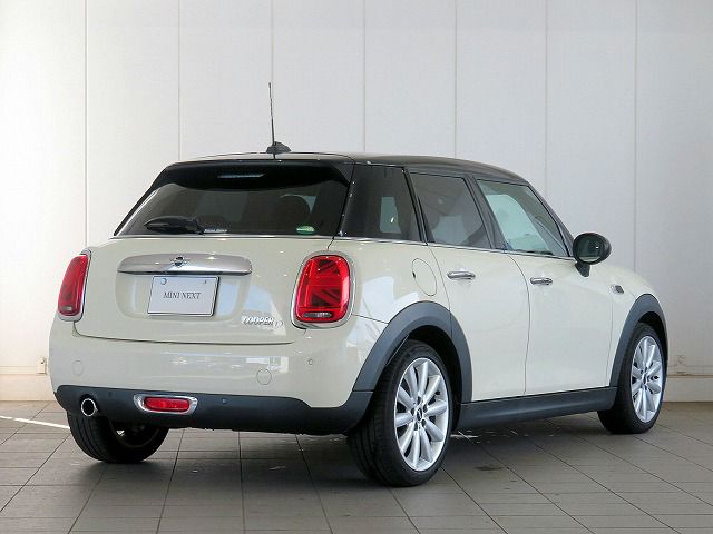 F55 COOPER D (AT)