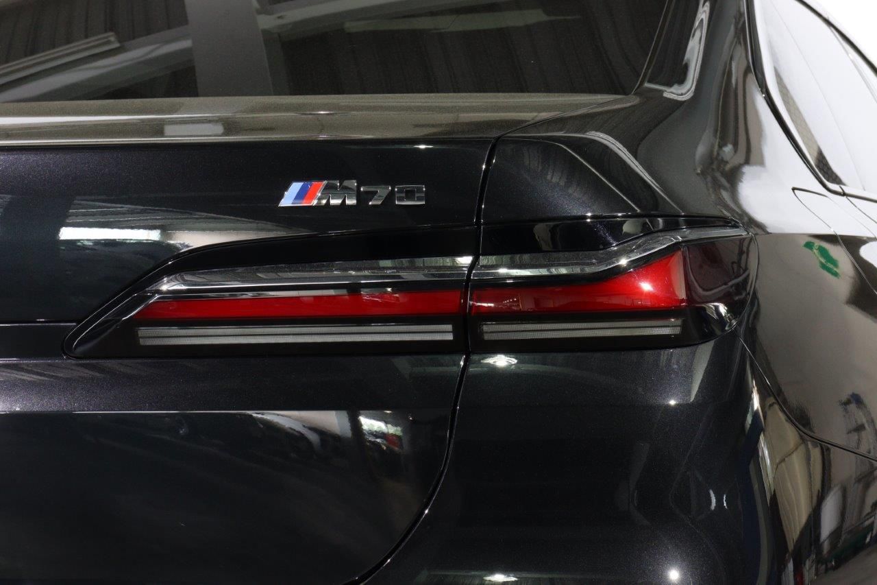 BMW i7 M70 xDrive Sedan RHD