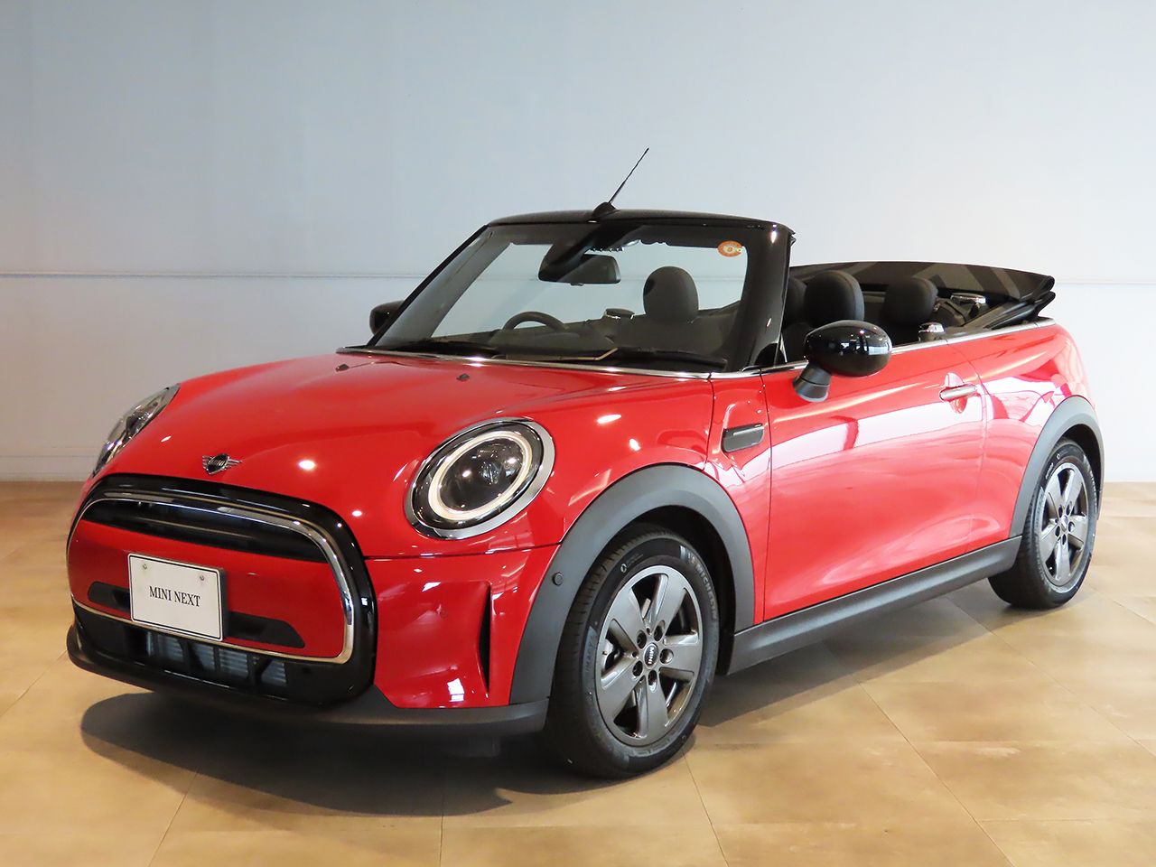 MINI COOPER CONVERTIBLE.