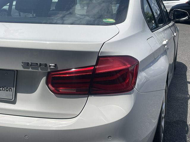 320D SEDAN RHD