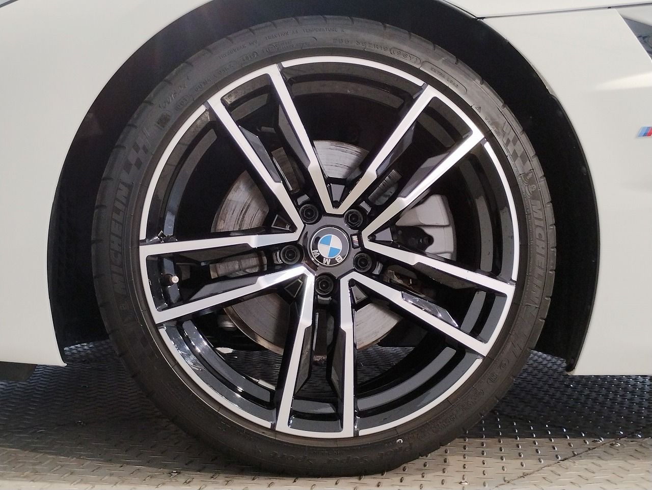 G29 z4 sDrive20i RHD