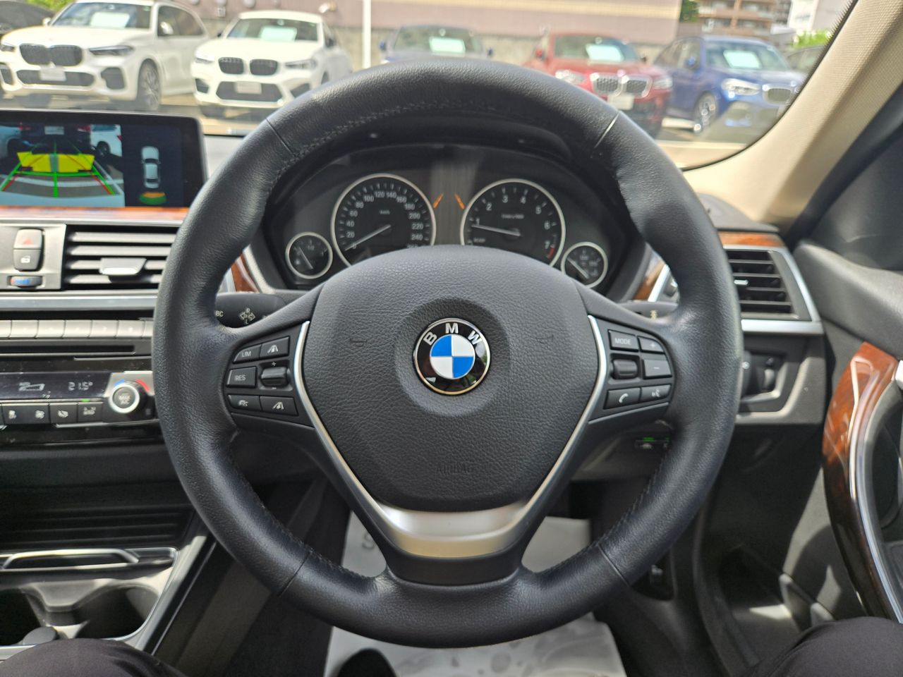 320I XDRIVE SEDAN RHD