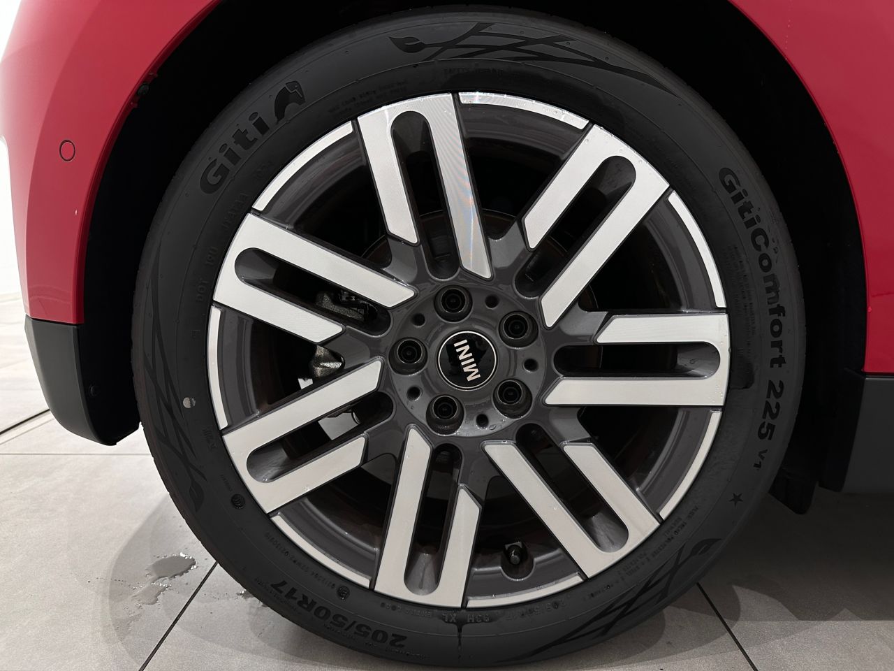 J01 MINI Cooper E