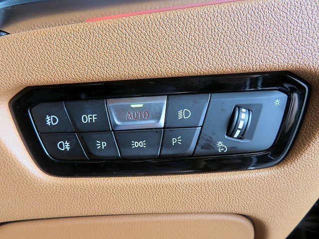 G20 320d xDrive RHD Saloon
