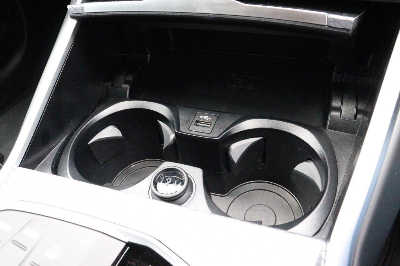 320d xDrive Berline RHD