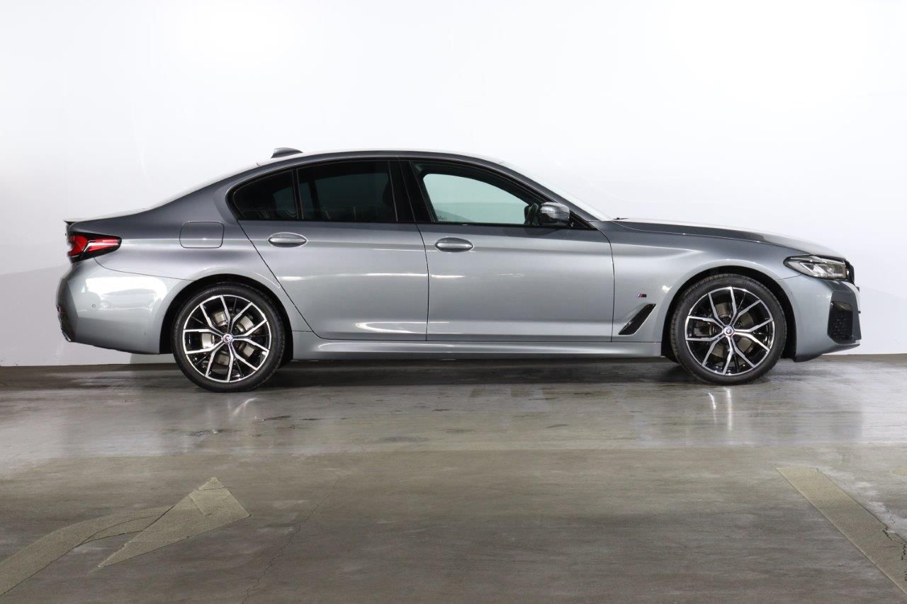 520d xDrive Sedan RHD