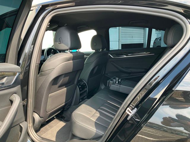 530e Sedan RHD