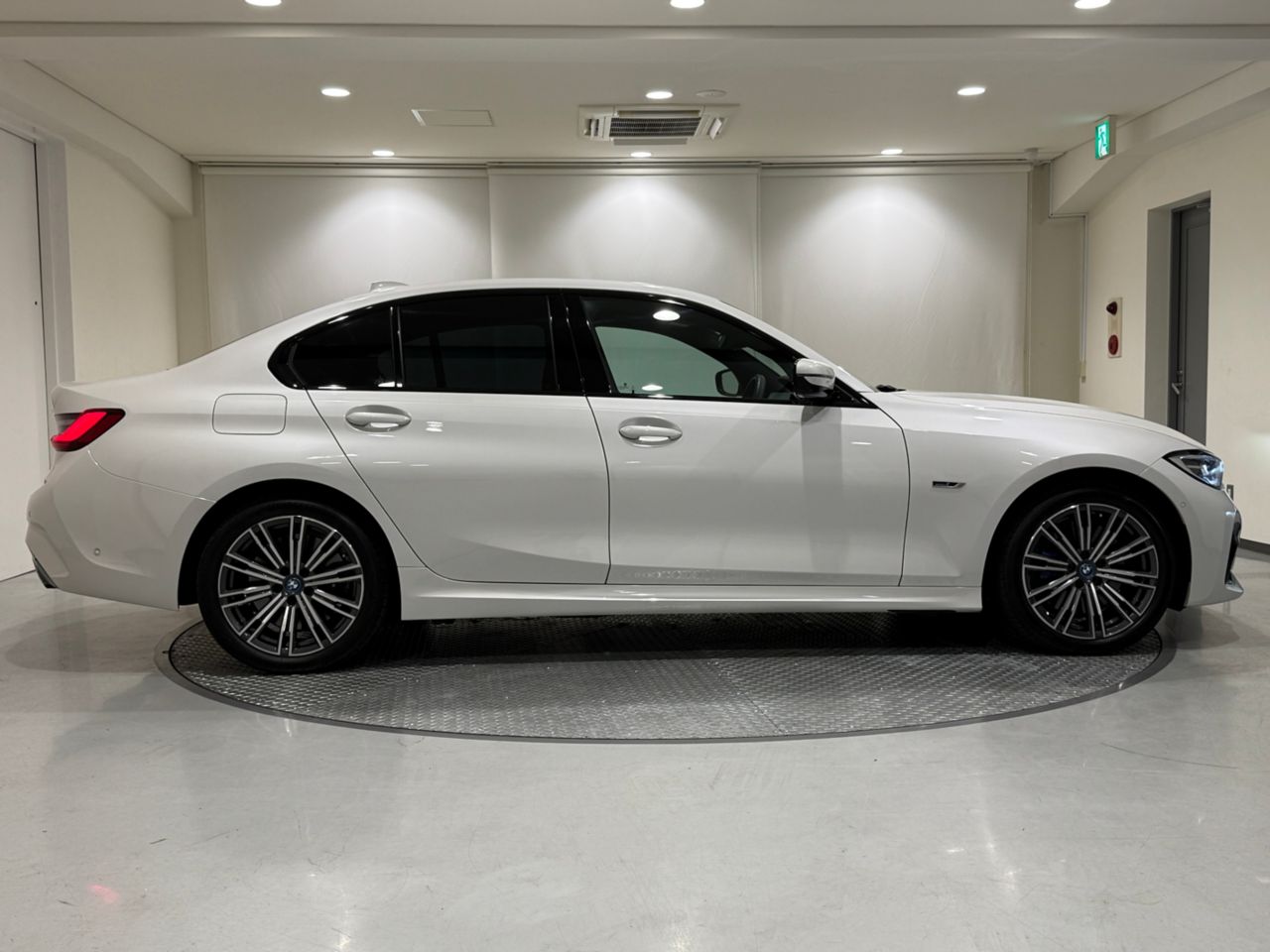 G20 330e Saloon RHD MX