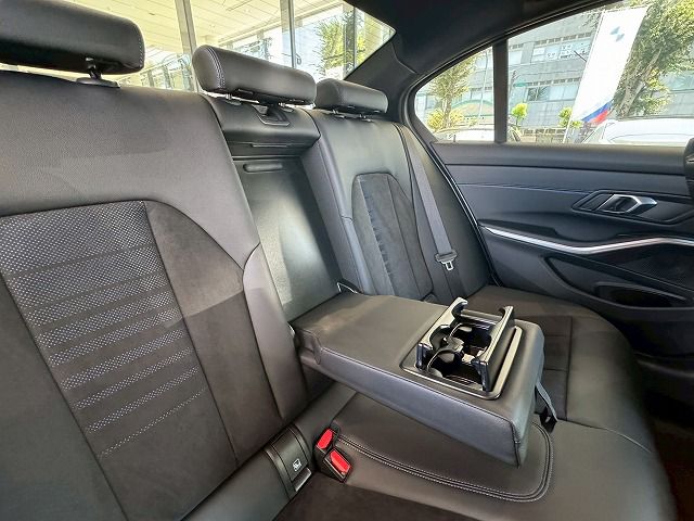 320d xDrive Berline RHD