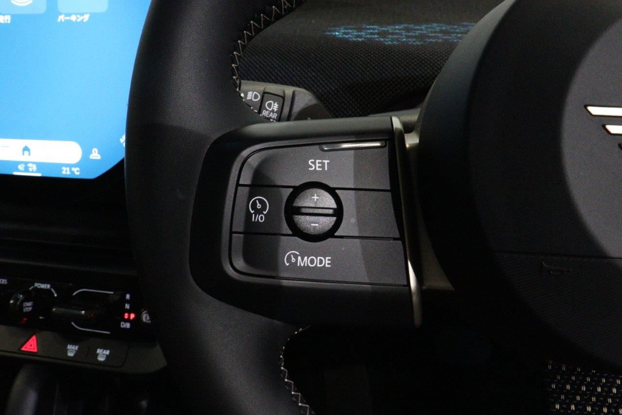 J01 MINI Cooper SE