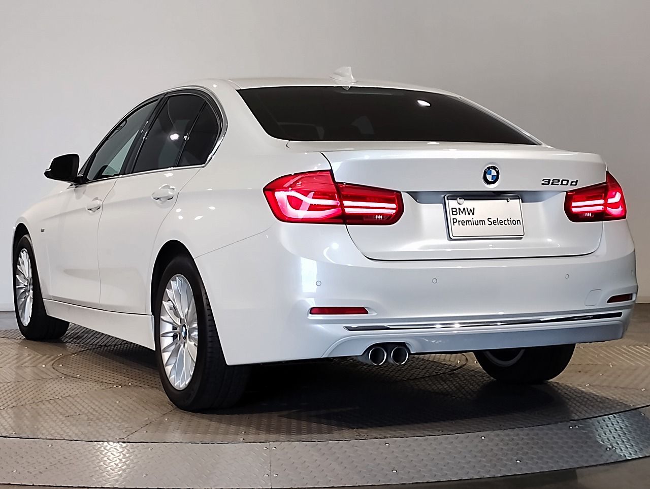 320D SEDAN RHD