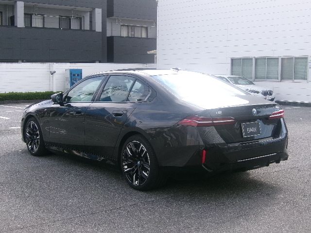 BMW i5 M60 xDrive Sedan RHD