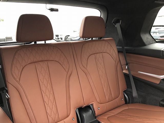 X7 xDrive40d RHD US