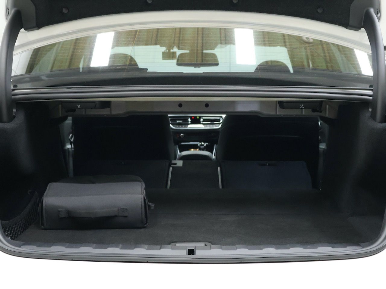G20 330e Saloon RHD