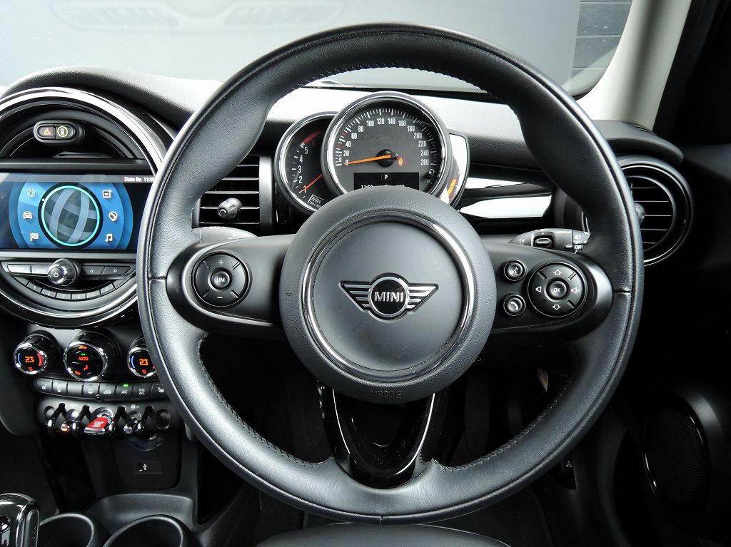 MINI F55 Cooper D 5dr Hatch LCI