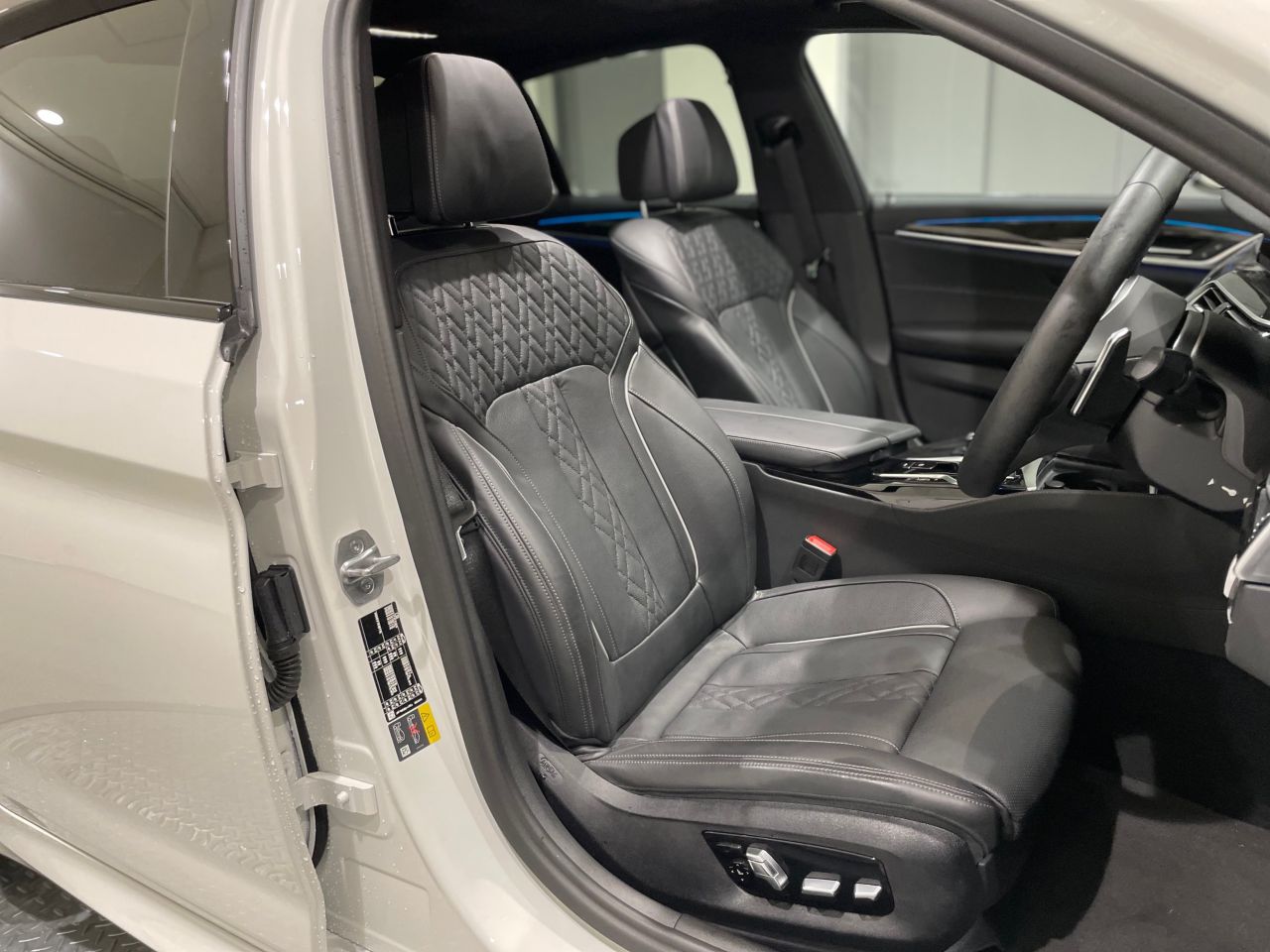 530e Sedan RHD