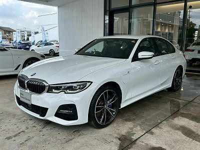 G20 330e Saloon RHD