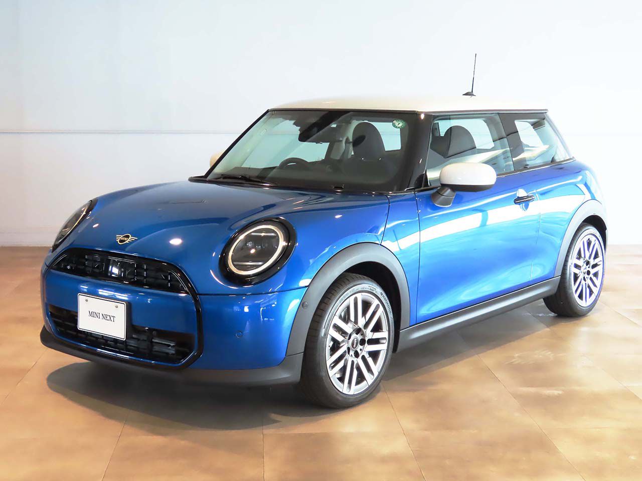 THE NEW MINI COOPER (3 DOOR) C