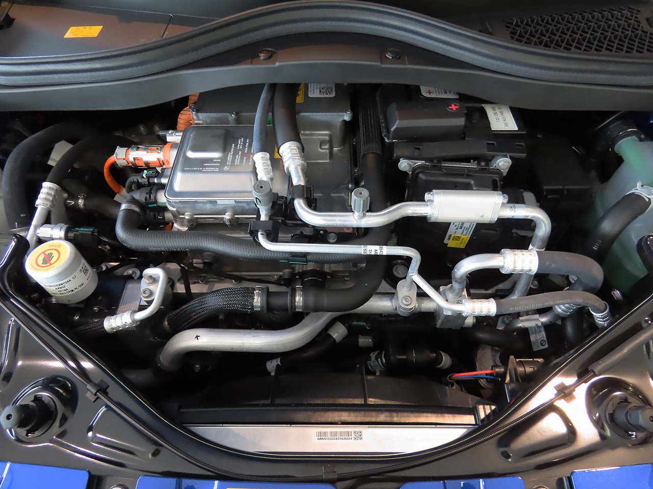 J01 MINI Cooper E
