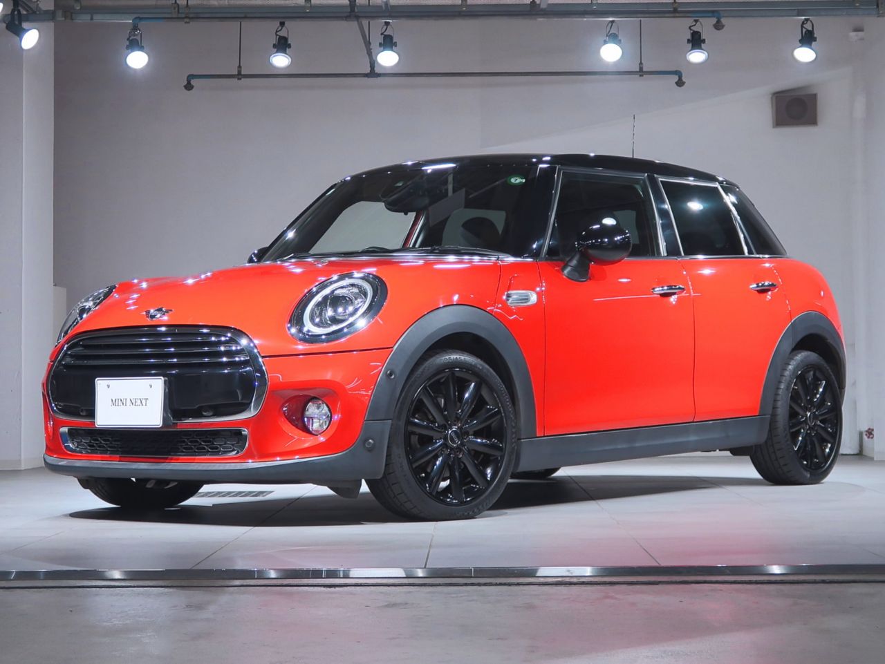 THE NEW MINI COOPER 5 DOOR.