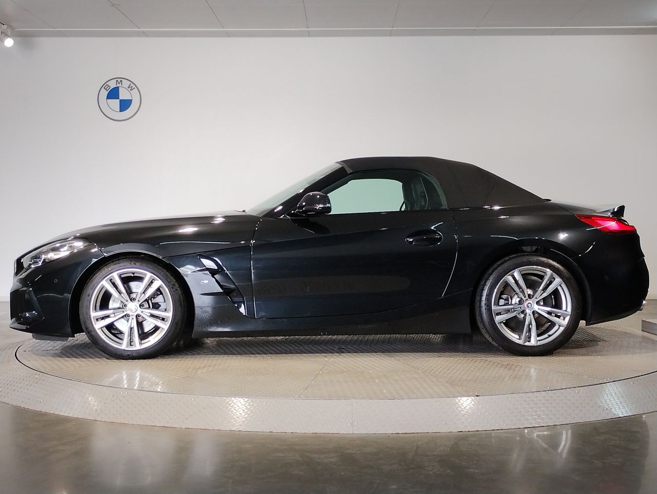 G29 z4 sDrive20i RHD