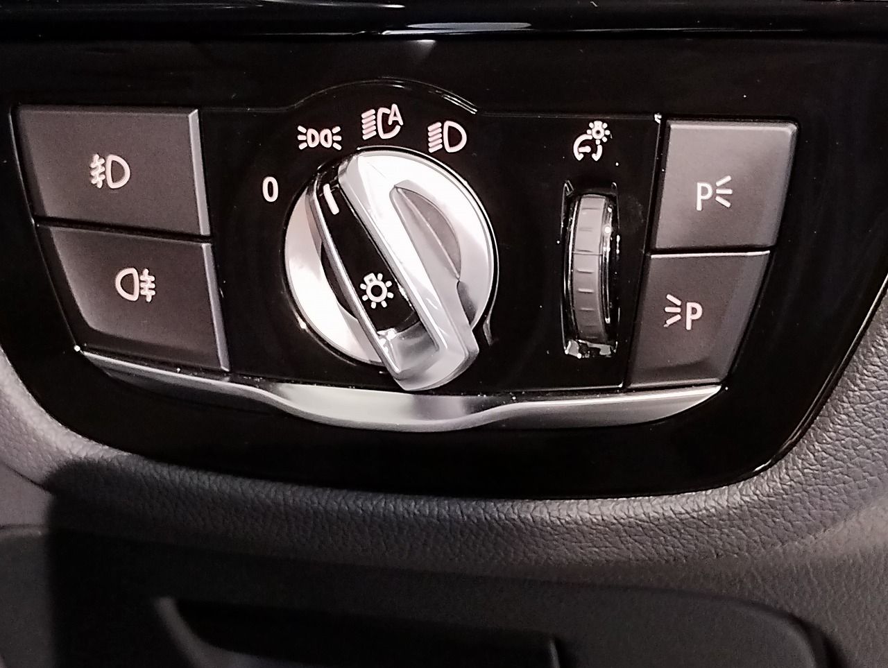 523I