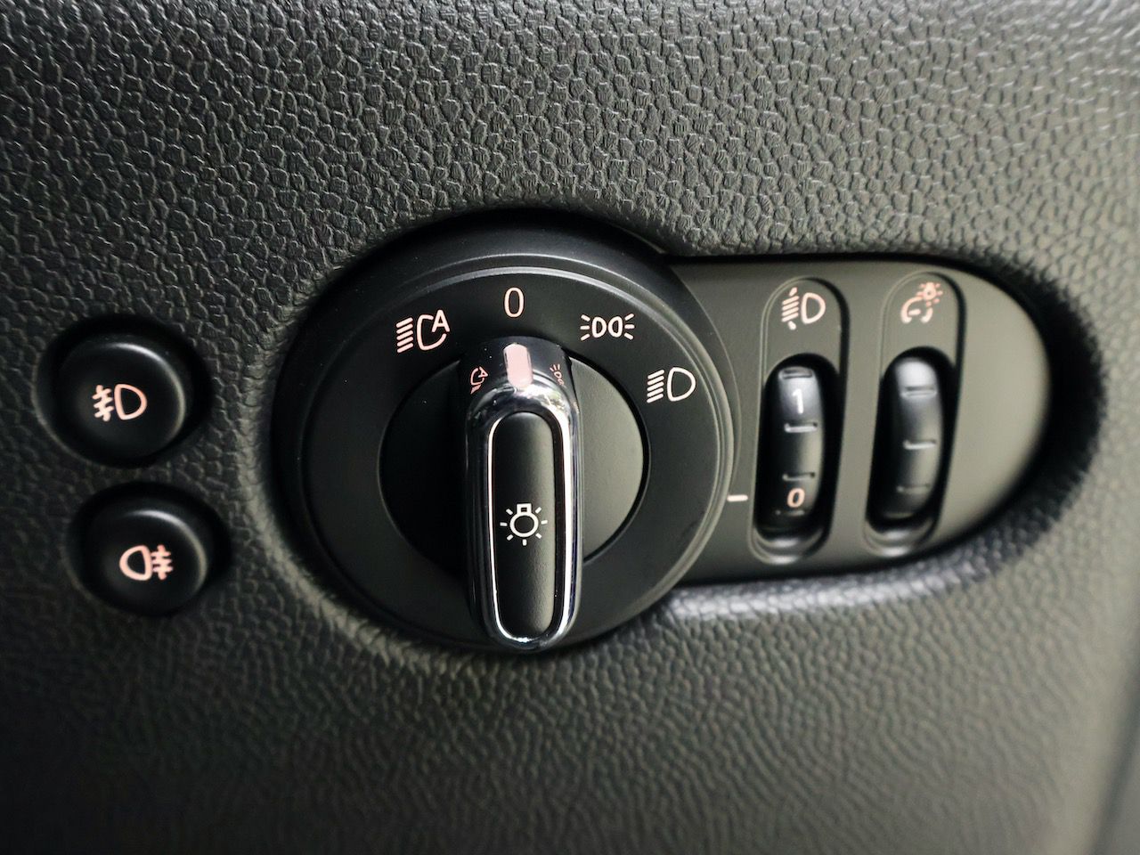 F55 COOPER D (AT)