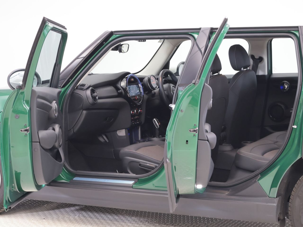 MINI F55 Cooper D 5dr Hatch LCI