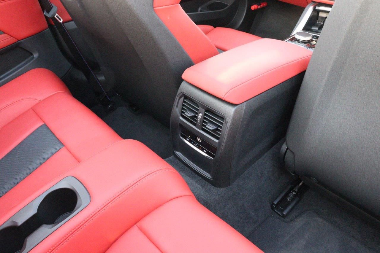 G83 M4 Competition M xDrive Competition RHD