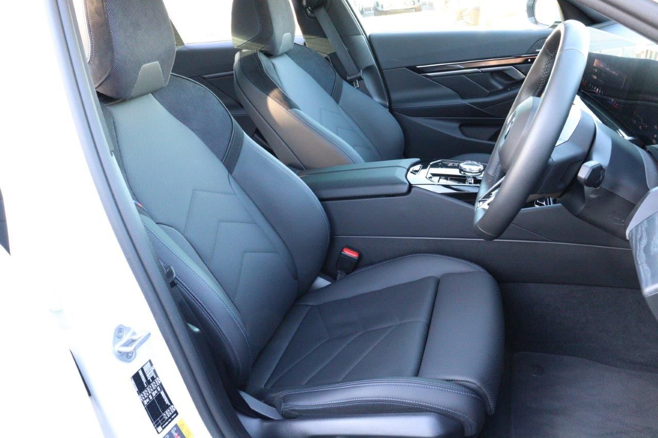 BMW i5 eDrive40 Sedan RHD