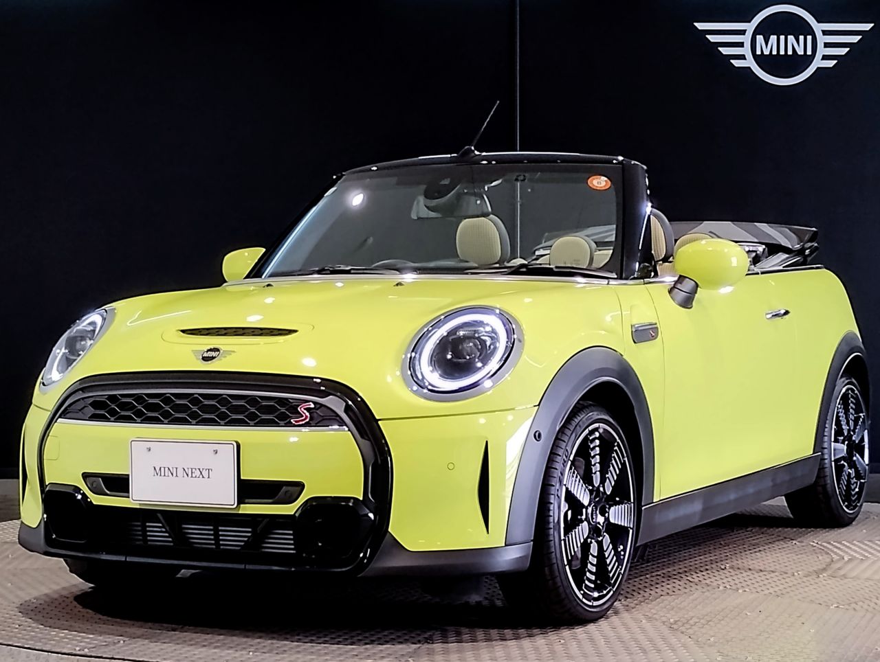 THE NEW MINI COOPER S CONVERTIBLE.