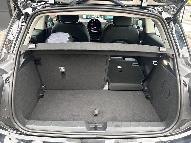 J01 MINI Cooper E