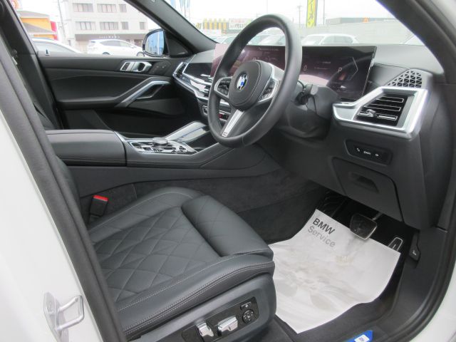 X6 M60i xDrive RHD