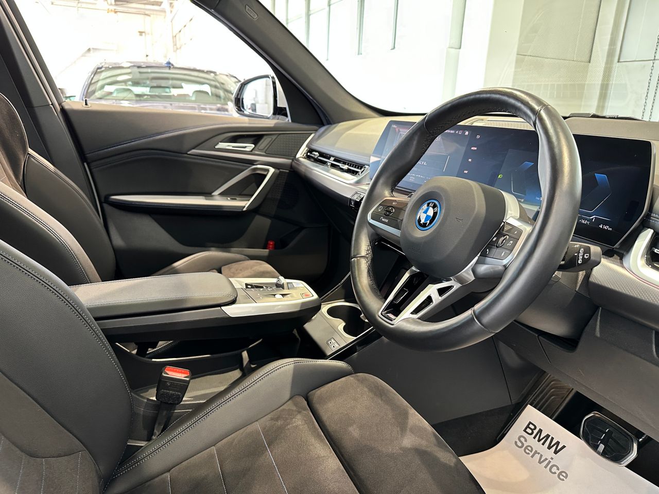 U11 iX1 xDrive30