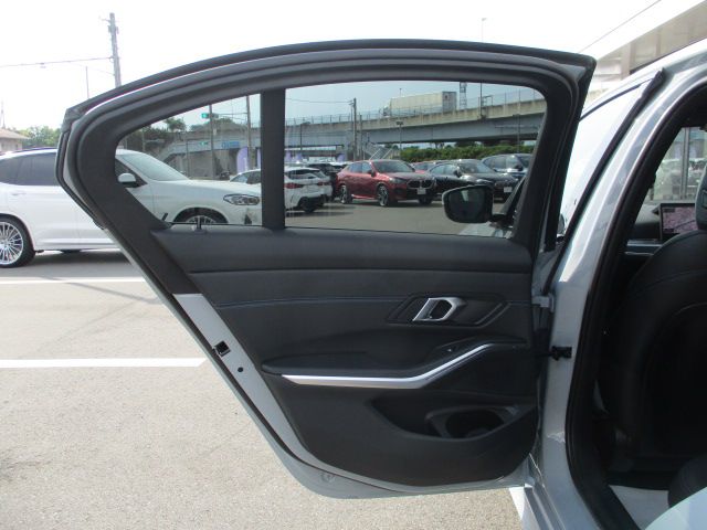 320d xDrive Berline RHD