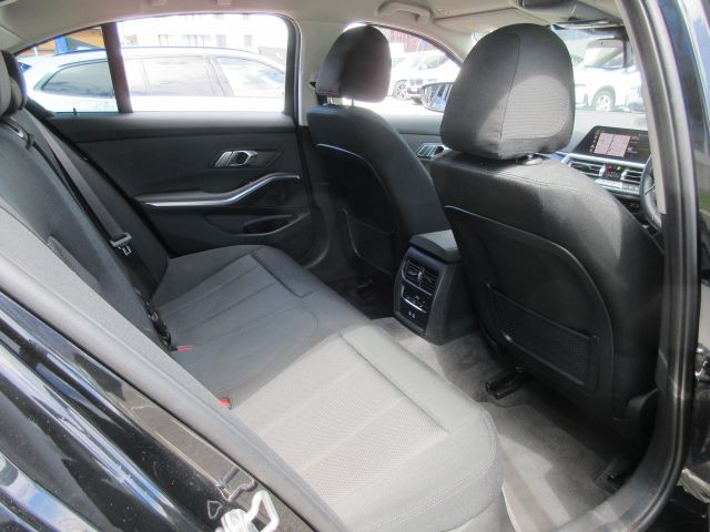 318i Berline RHD