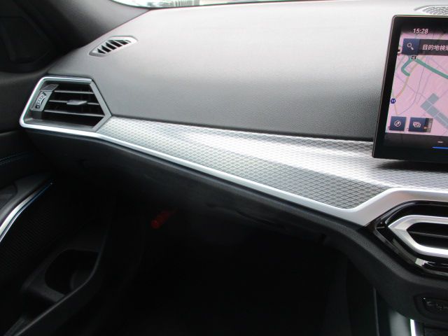 320d xDrive Berline RHD