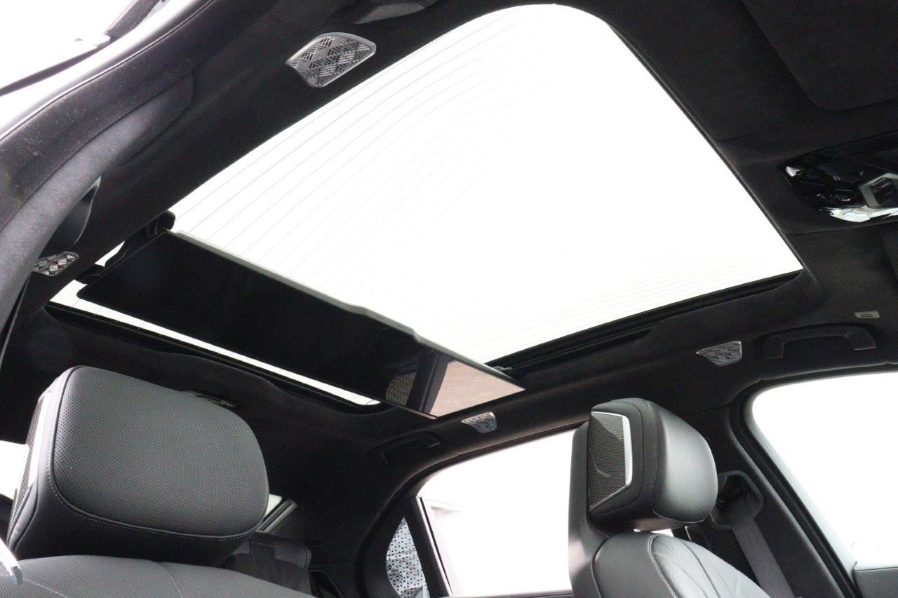 BMW i7 M70 xDrive Sedan RHD