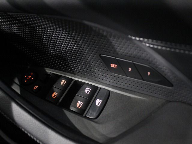 G26 i4 eDrive40 RHD